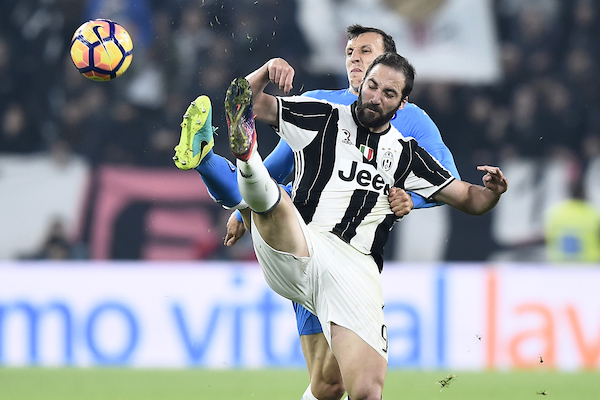 Gonzalo Higuain Juventus, Vlad Chiriches Napoli Foto Image Sport / Insidefoto