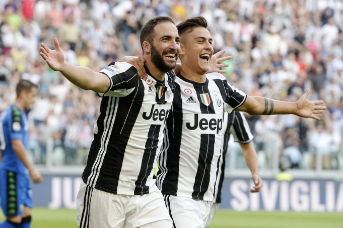 Gonzalo Higuain Juventus Goal Celebration Paulo Dybala Juventus Stadium