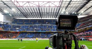 Tv broadcast rights Serie A 2018-21, the challenge: earn more and re-enhance stadiums A camera during a game at San Siro (Photo: Insidefoto.com)